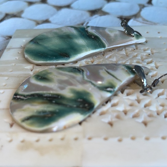 Shell drop earrings - Picture 3 of 3